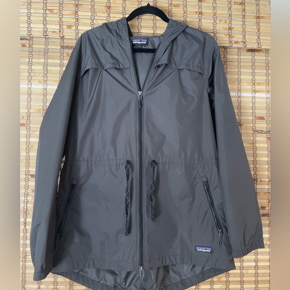 Patagonia Raincoat - Women’s L